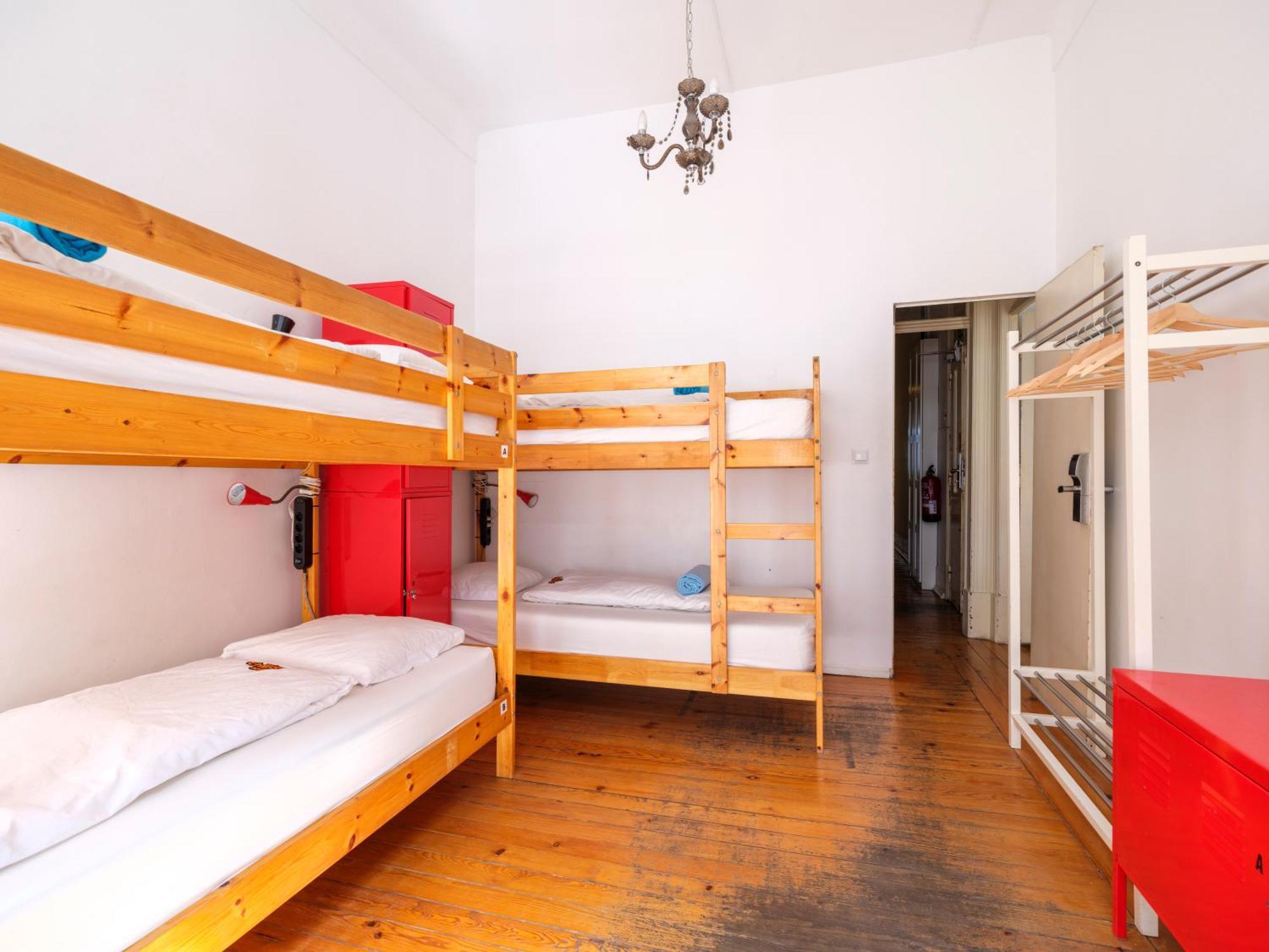 Lisbon Chillout Hostel Exterior photo